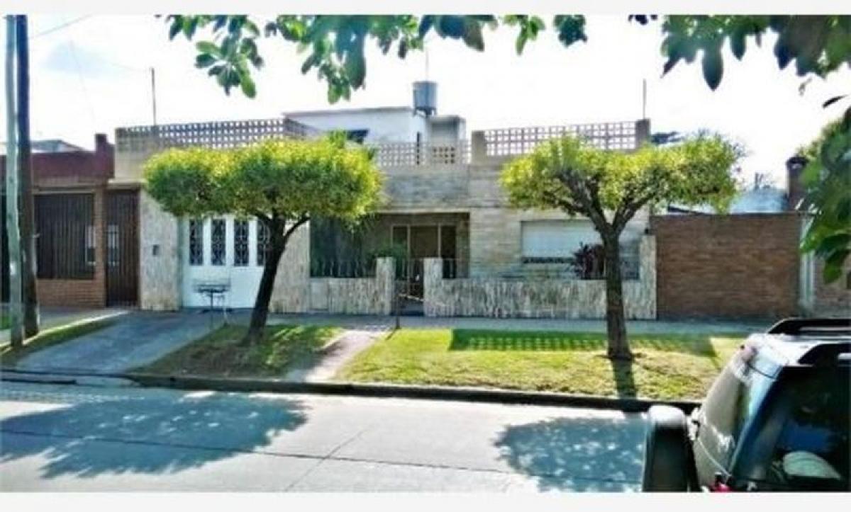 2 bedrooms House in General San Martin, Argentina No. 15878