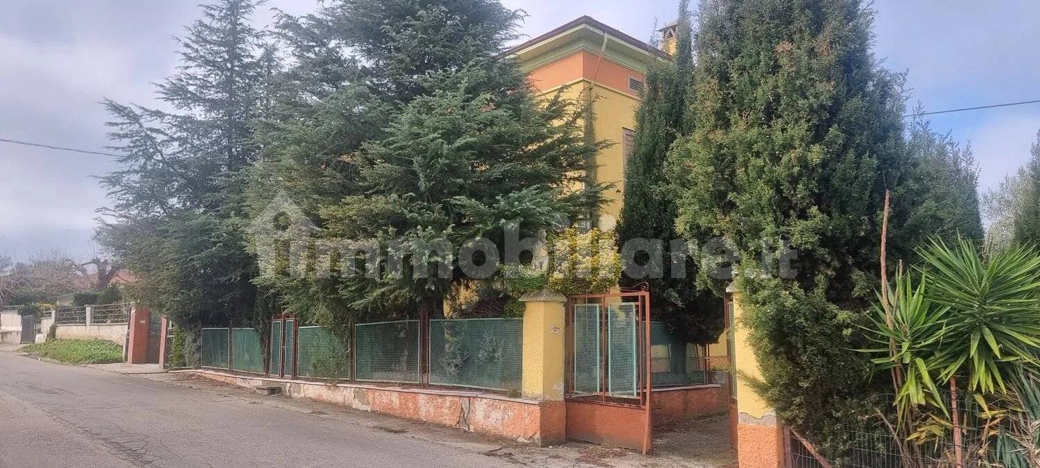 4 bedrooms Villa in Ari, Italy No. 214719