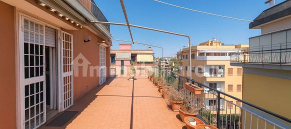 2 bedrooms Penthouse in Rome, Italy No. 340306 4