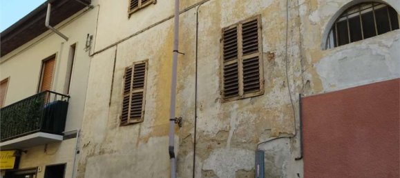 Дом с 3 комнатами в Монтанаро, Италия № 164860 2