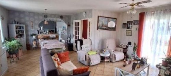 2 bedrooms House in Chartres, France No. 233410 5