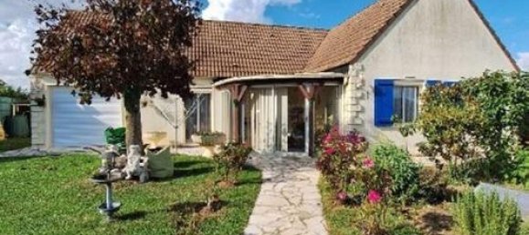 2 bedrooms House in Chartres, France No. 233410 2