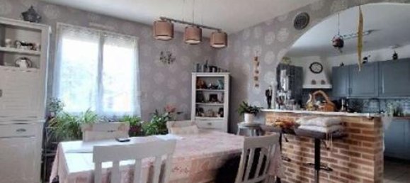 2 bedrooms House in Chartres, France No. 233410 3