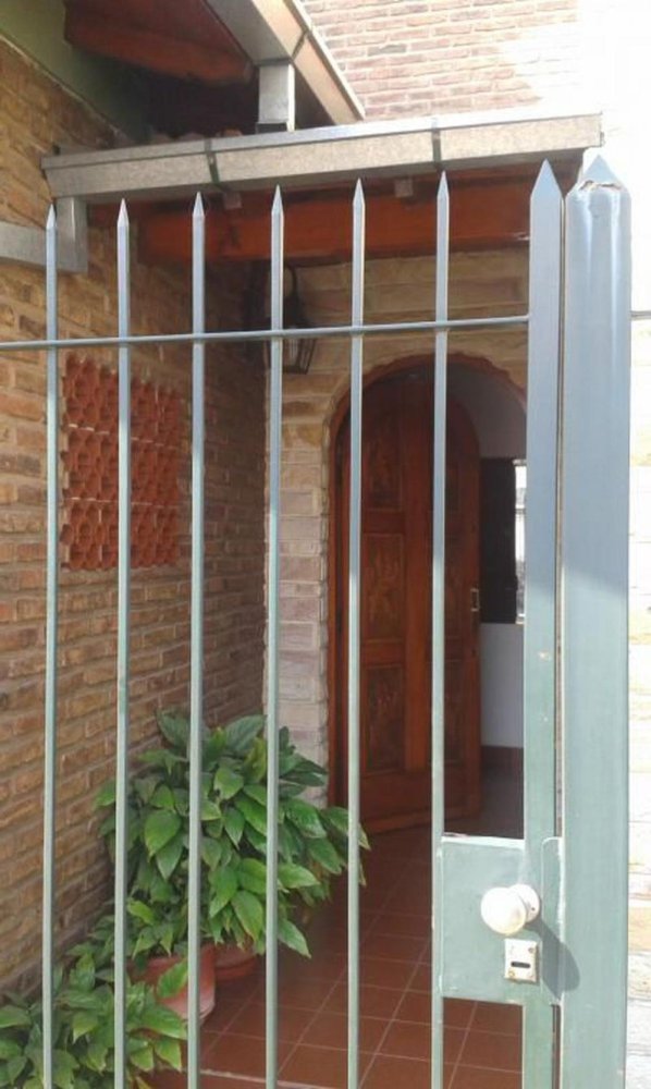 4 bedrooms House in Vicente Lopez, Argentina No. 60455