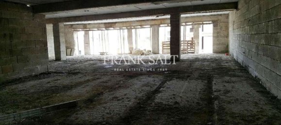 Laden in Santa Venera, Malta 842m², Nr. 11936 3