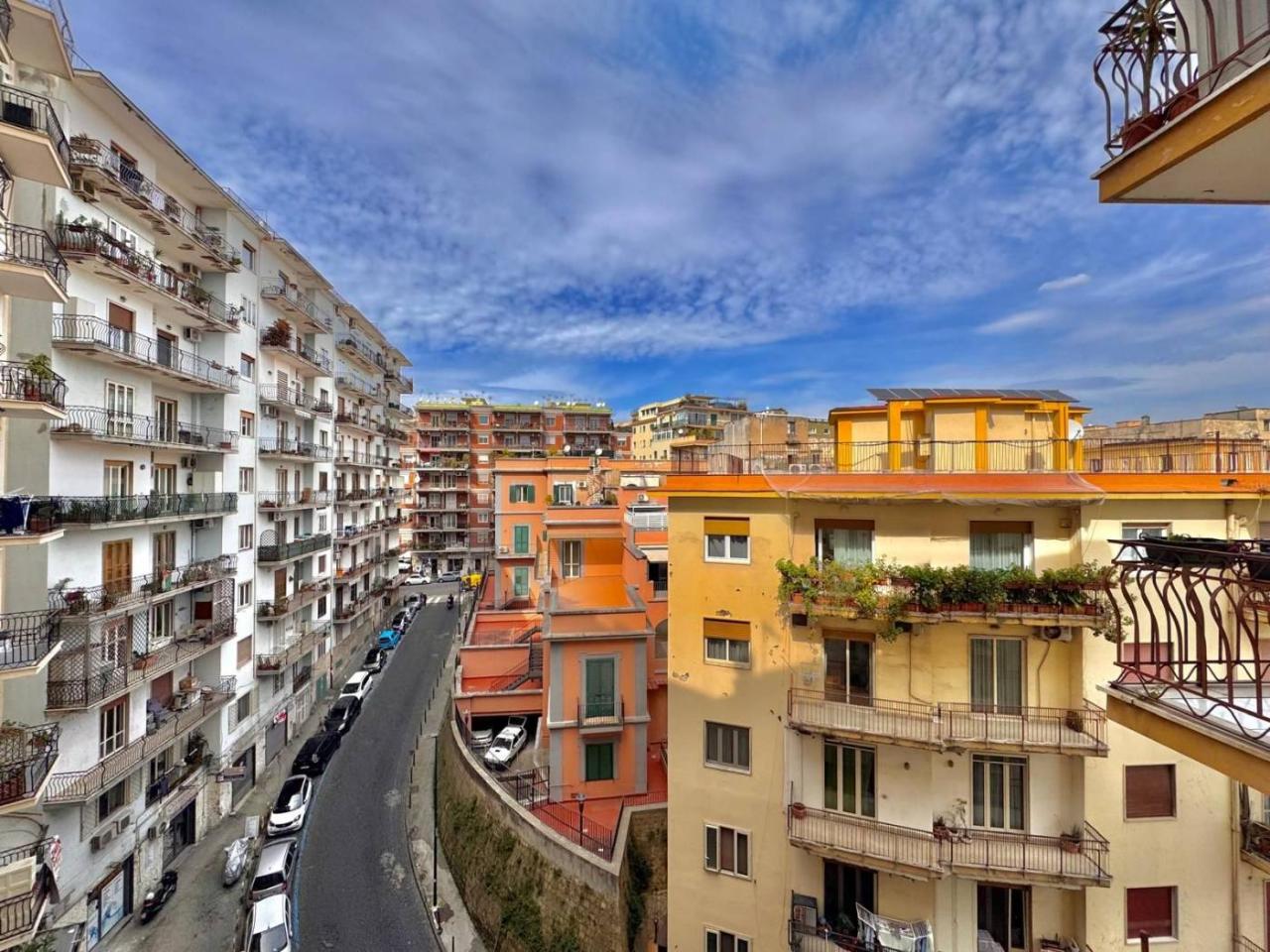 3 rooms Apartment in Naples, Italy No. 33007
