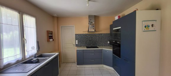 4 bedrooms House in Dreux, France No. 155719 3