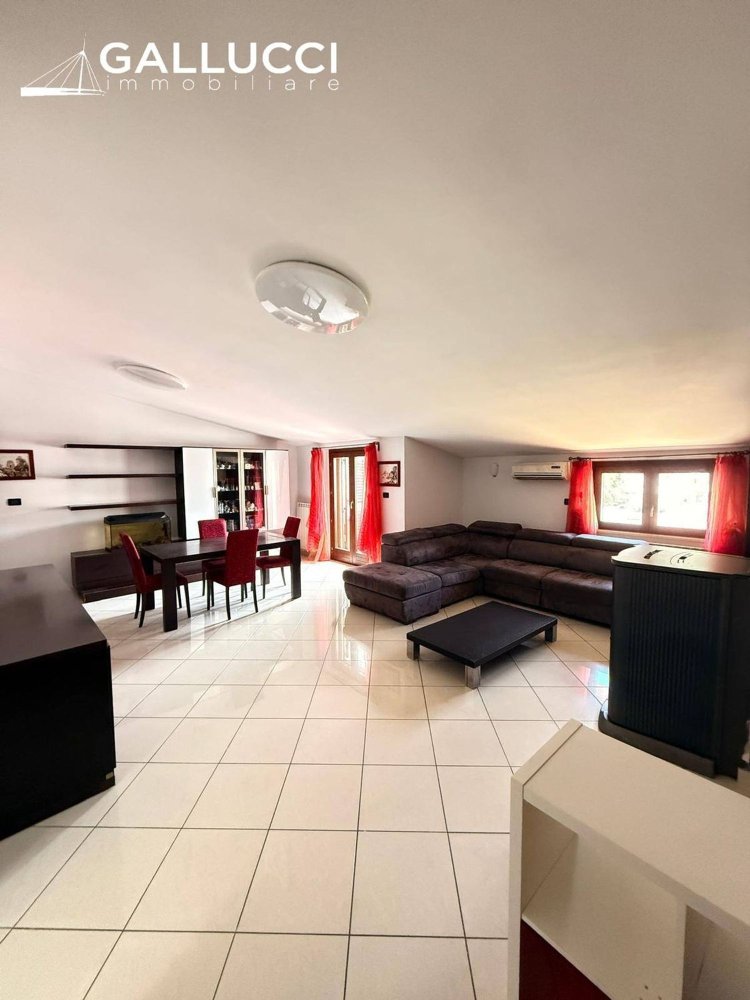 6 rooms Apartment in Pescara, Italy No. 258815