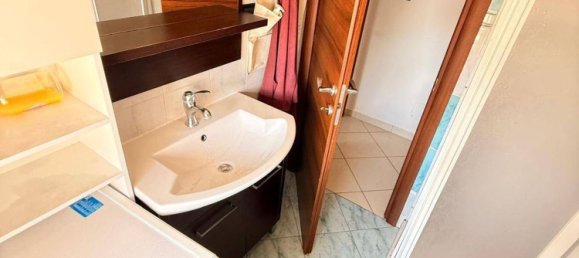 6 rooms Apartment in Pescara, Italy No. 258815 8