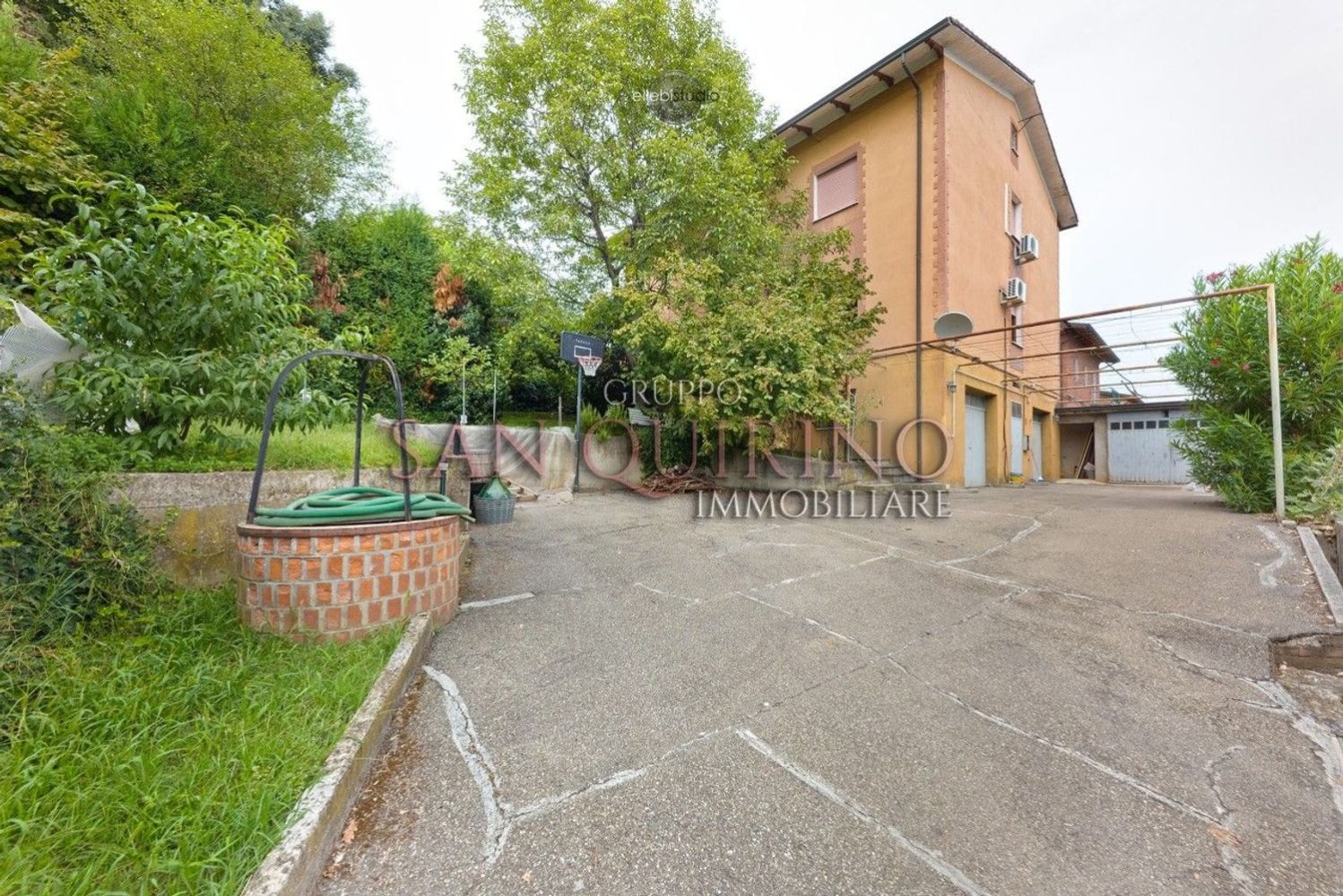 Apartamento de 4 dormitorios en Maranello, Italy No. 339270
