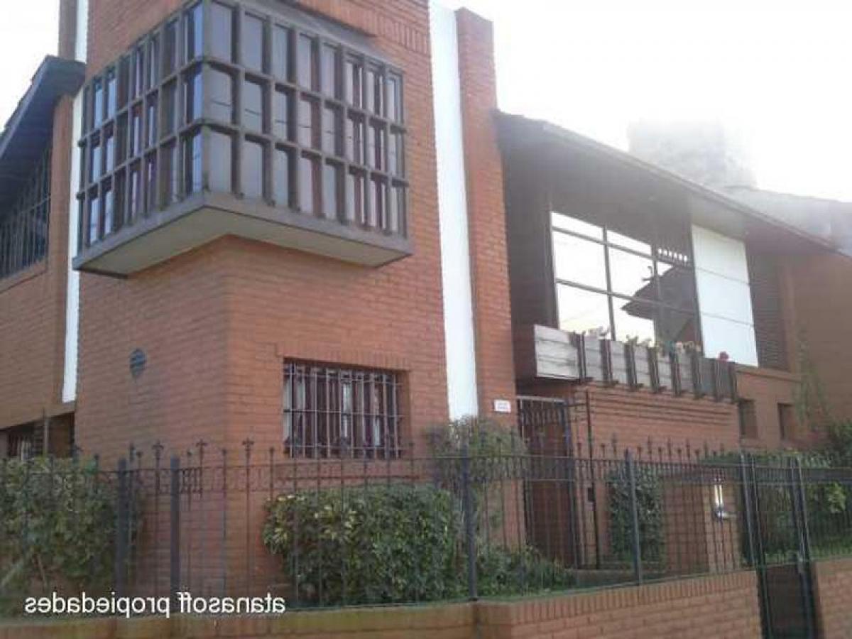 3 bedrooms House in Mar del Plata, Argentina No. 71240