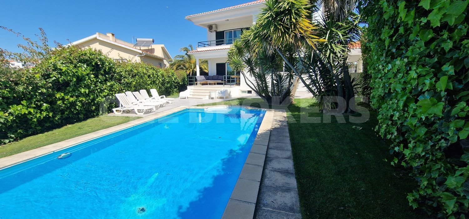 4 غرف نوم منزل في Cascais, Portugal رقم 339732