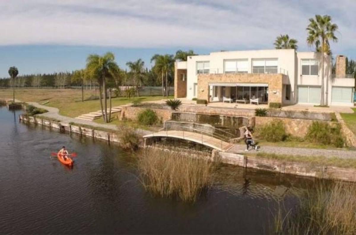 2 bedrooms Apartment in Tigre, Argentina No. 5075