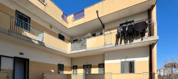 Apartamento de 4 divisões em Melito di Napoli, Italy N.º 230315 9