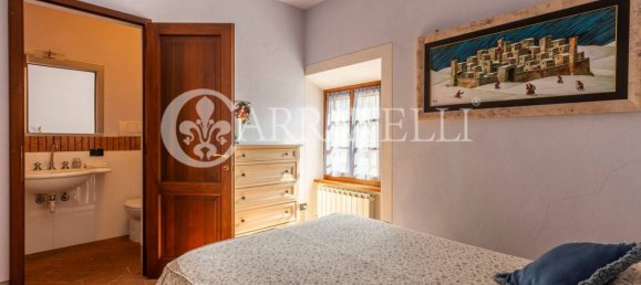 4 bedrooms Villa in Radicofani, Italy No. 78403 9
