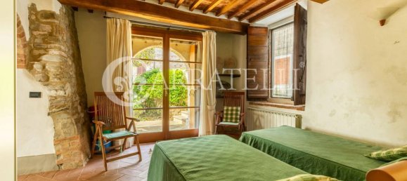 4 bedrooms Villa in Radicofani, Italy No. 78403 13