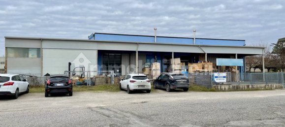 Entrepôt à Cento, Italy 550m² No. 90135 3