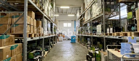 Entrepôt à Cento, Italy 550m² No. 90135 7