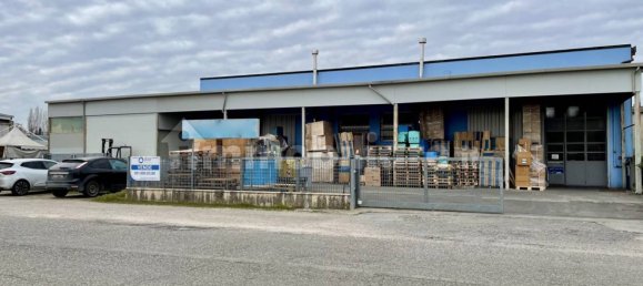 Entrepôt à Cento, Italy 550m² No. 90135 2