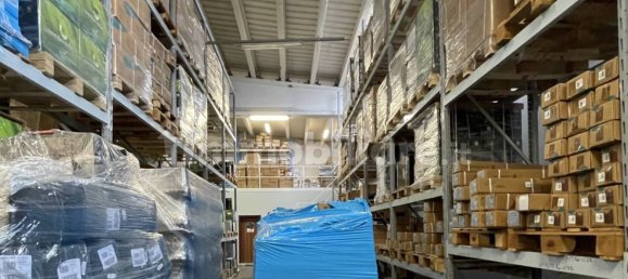 Entrepôt à Cento, Italy 550m² No. 90135 6