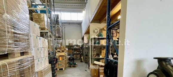 Entrepôt à Cento, Italy 550m² No. 90135 8
