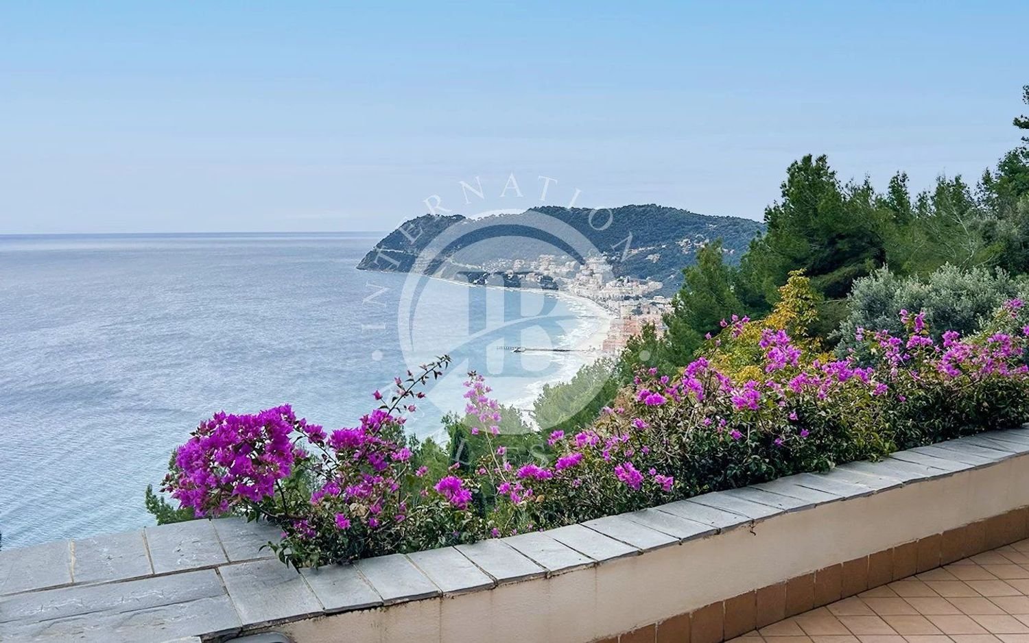 5 rooms Villa in Alassio, Italy No. 125763