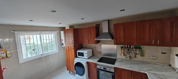 3 bedrooms Townhouse in Estepona, Spain No. 137149 3