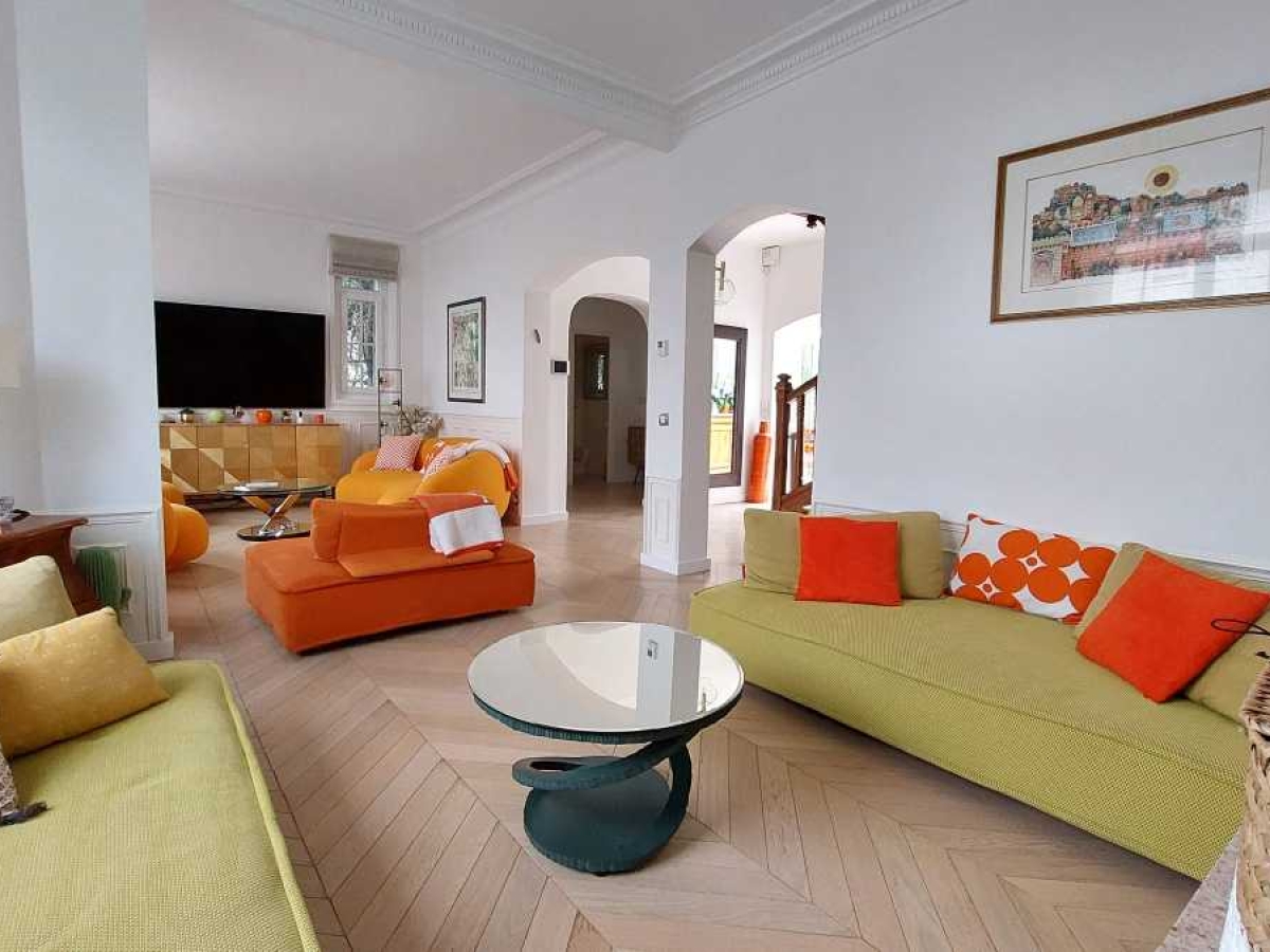 4 bedrooms Villa in Enghien-les-Bains, France No. 195895