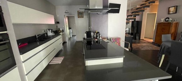 4 Schlafzimmer Haus in Tours, France, Nr. 275349 13