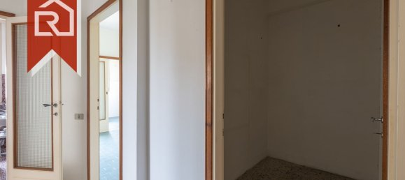 5 rooms Apartment in Livorno, Italy No. 278048 13