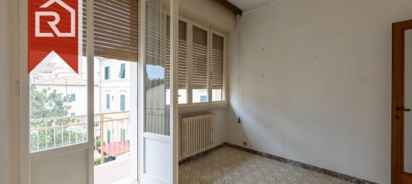 5 rooms Apartment in Livorno, Italy No. 278048 2