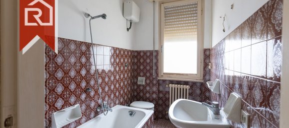 5 rooms Apartment in Livorno, Italy No. 278048 20