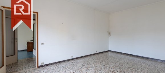 5 rooms Apartment in Livorno, Italy No. 278048 3