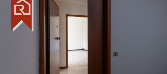 5 rooms Apartment in Livorno, Italy No. 278048 17