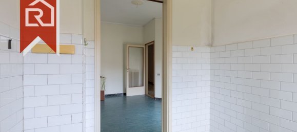 5 rooms Apartment in Livorno, Italy No. 278048 15