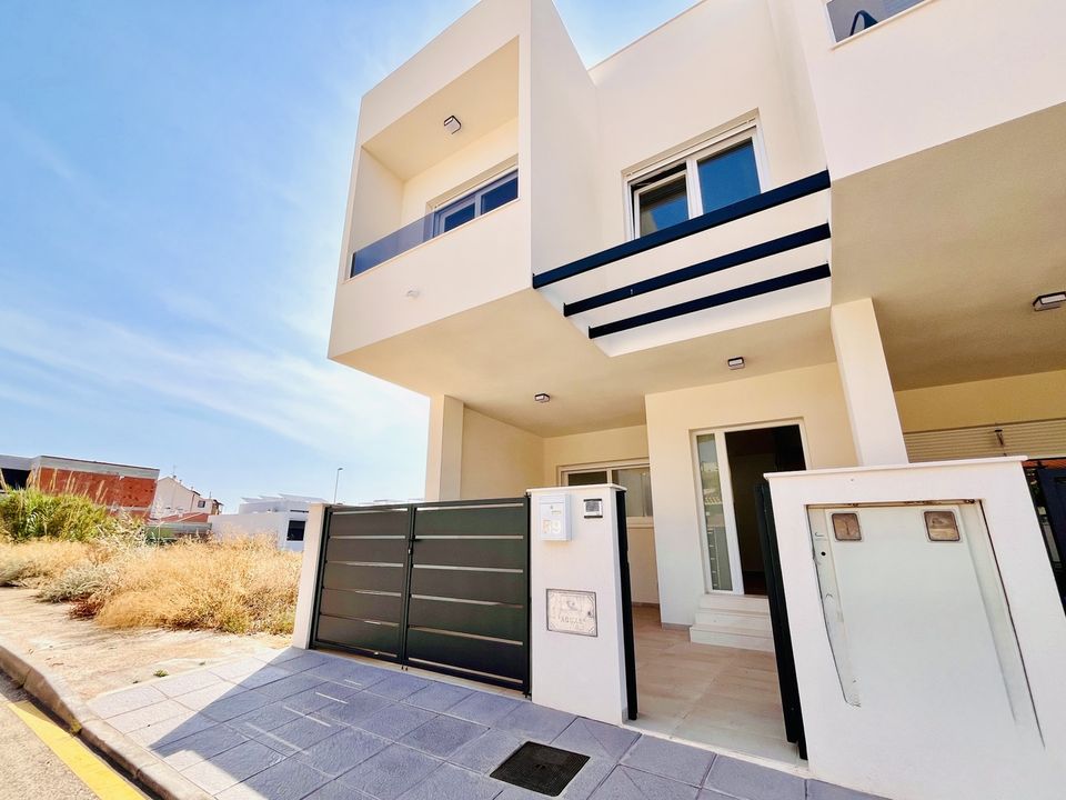 3 bedrooms Townhouse in Alicante, Spain No. 190760