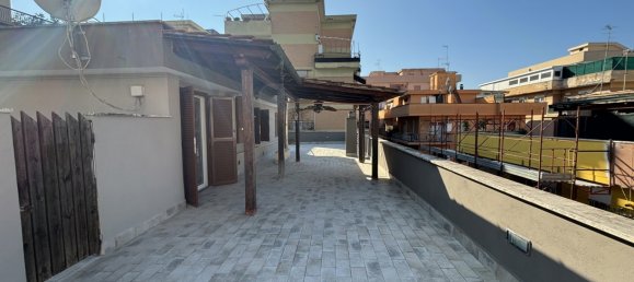 Пентхаус с 2 комнатами в Чампино, Италия № 33363 2