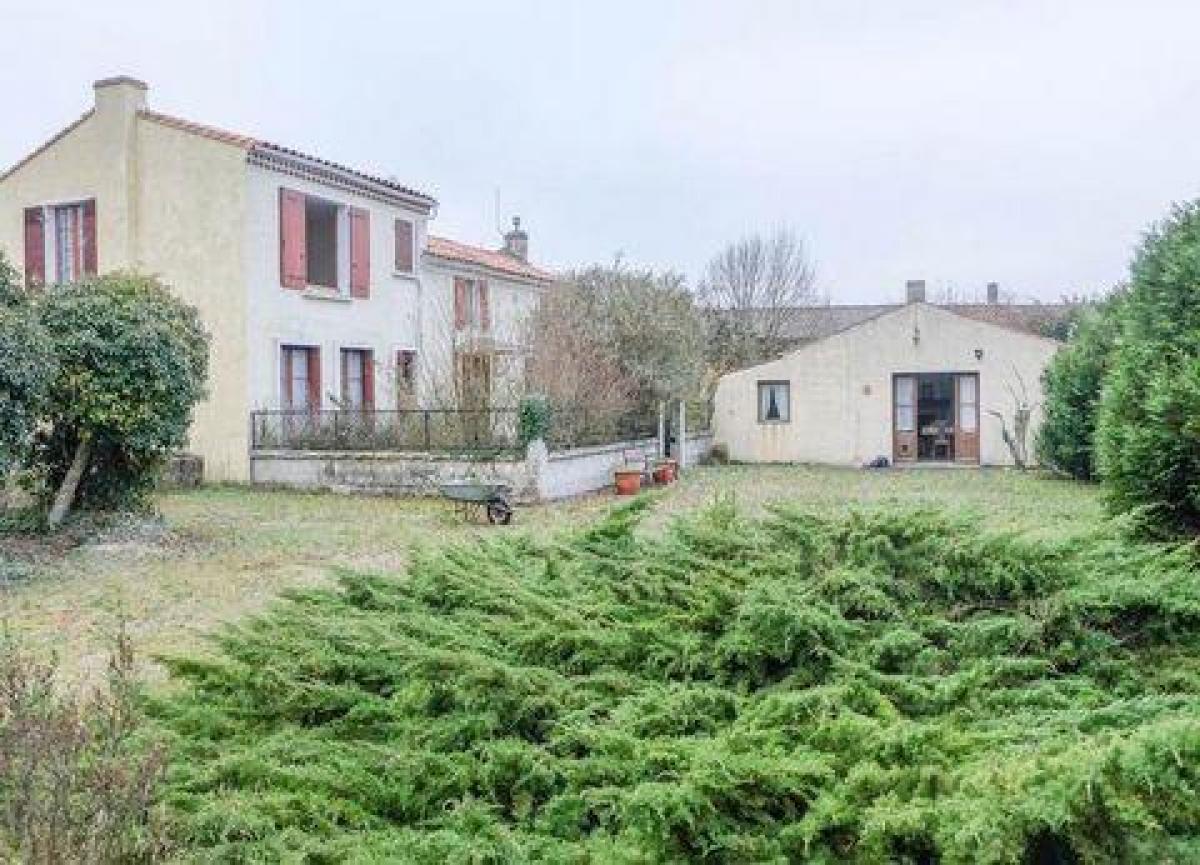 Casa de 3 dormitorios en Matha, France No. 31261