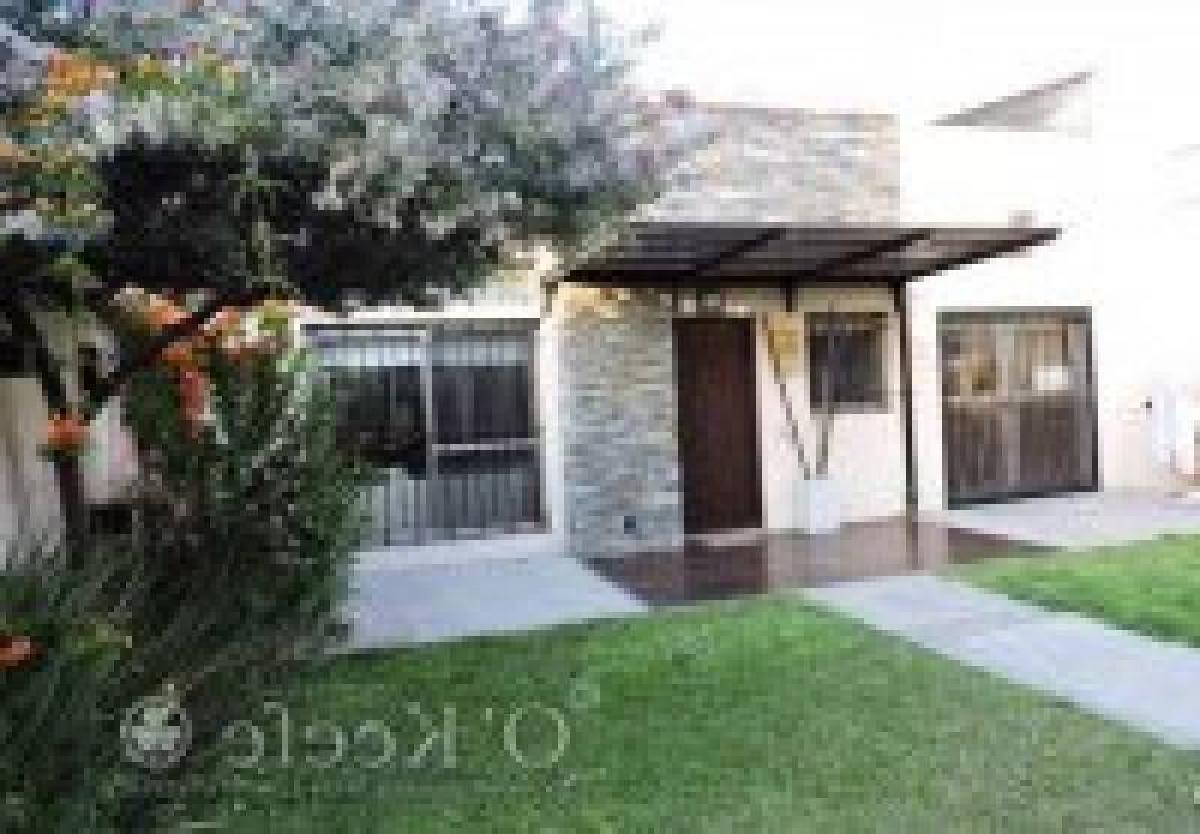 3 chambres Maison à Berazategui, Argentina No. 8621