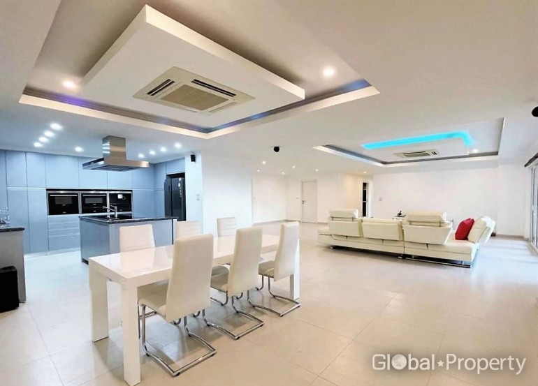 2 bedrooms Condo in Pattaya, Thailand No. 11687