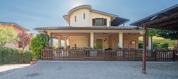 9 rooms Villa in Perugia, Italy No. 64950 4