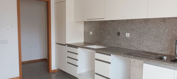 3 bedrooms Apartment in Matosinhos, Portugal No. 32246 7