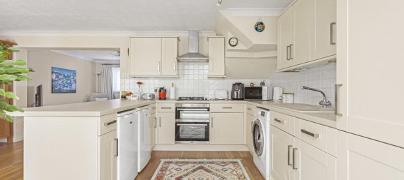 Casa T3 em Egham, United Kingdom N.º 8623 4