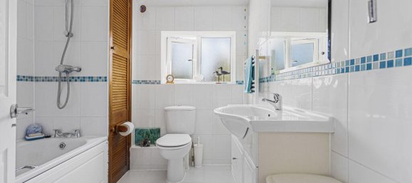 Casa T3 em Egham, United Kingdom N.º 8623 47