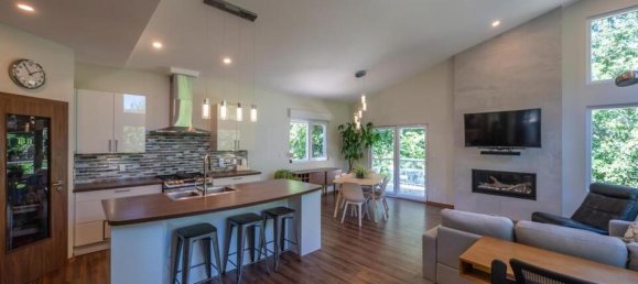 5 bedrooms House in British Columbia, Canada No. 1107 7