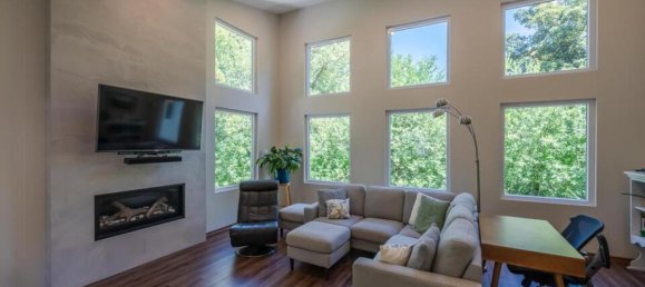 5 bedrooms House in British Columbia, Canada No. 1107 5