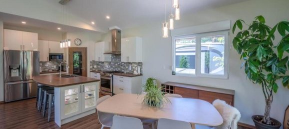 5 bedrooms House in British Columbia, Canada No. 1107 8