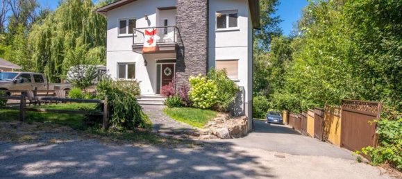 5 bedrooms House in British Columbia, Canada No. 1107 2