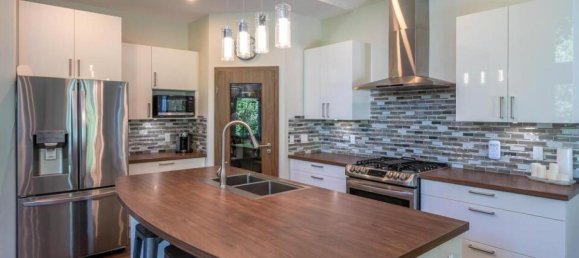 5 bedrooms House in British Columbia, Canada No. 1107 11