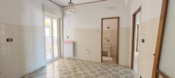 Apartamento de 3 dormitorios en Noicattaro, Italy No. 353238 2